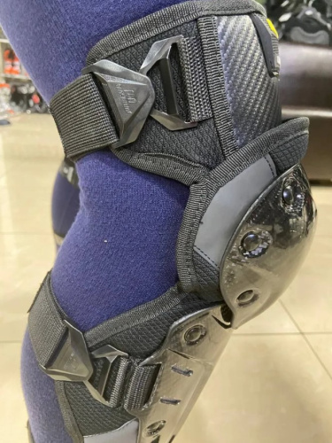 Ones Again Наколенники Carbon Fiber Force в Архангельске